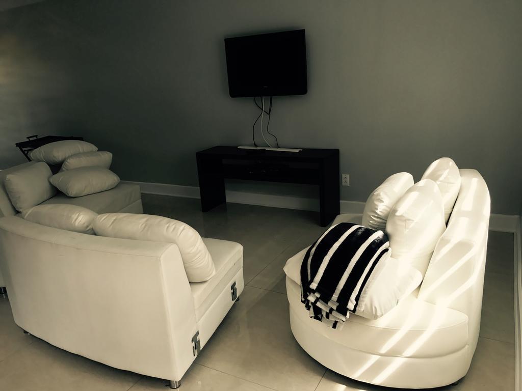 Luxury Two Story Villa Unit D ลาวาล ภายนอก รูปภาพ
