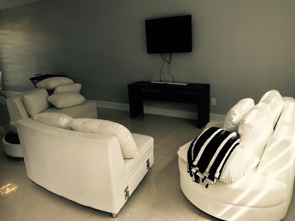 Luxury Two Story Villa Unit D ลาวาล ภายนอก รูปภาพ